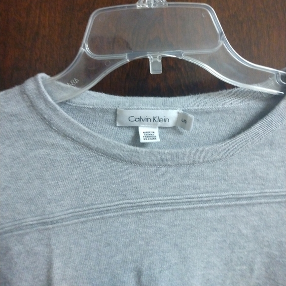 Calvin Klein long sleeve sweater - Picture 2 of 2